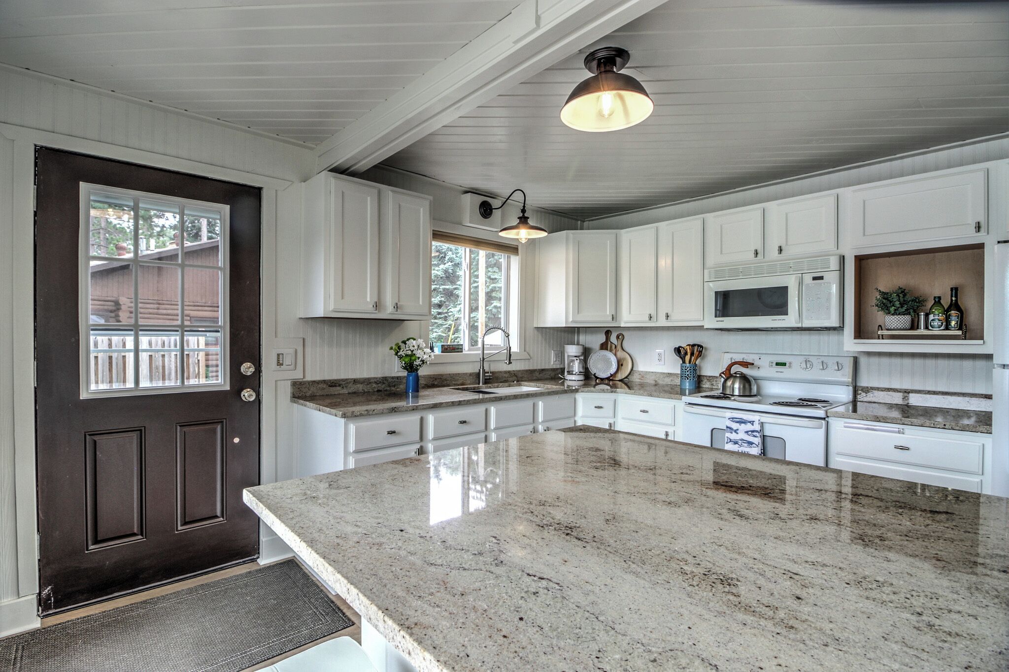 Cozy Fishhook River Cabin with a fresh new look - Make Memories Here!!