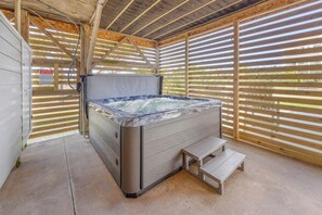 Indoor spa tub - Semi-Oceanfront Rodanthe Home with Private Pool, Hot Tub, and Screened Porch (Rodanthe)