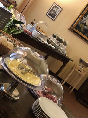 Free daily continental breakfast