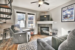 Televisión y chimenea 