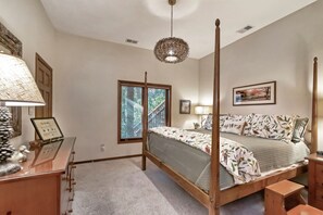 4 Schlafzimmer, Schreibtisch, Bügeleisen/Bügelbrett, Reisekinderbett