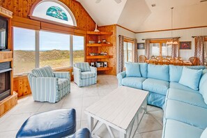 Fernseher, DVD-Player, Tischfußball