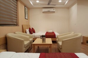 Family Suite, 1 King Bed, Non Smoking | In-room safe, soundproofing - Hotel Aagman (Malarna Dungar)