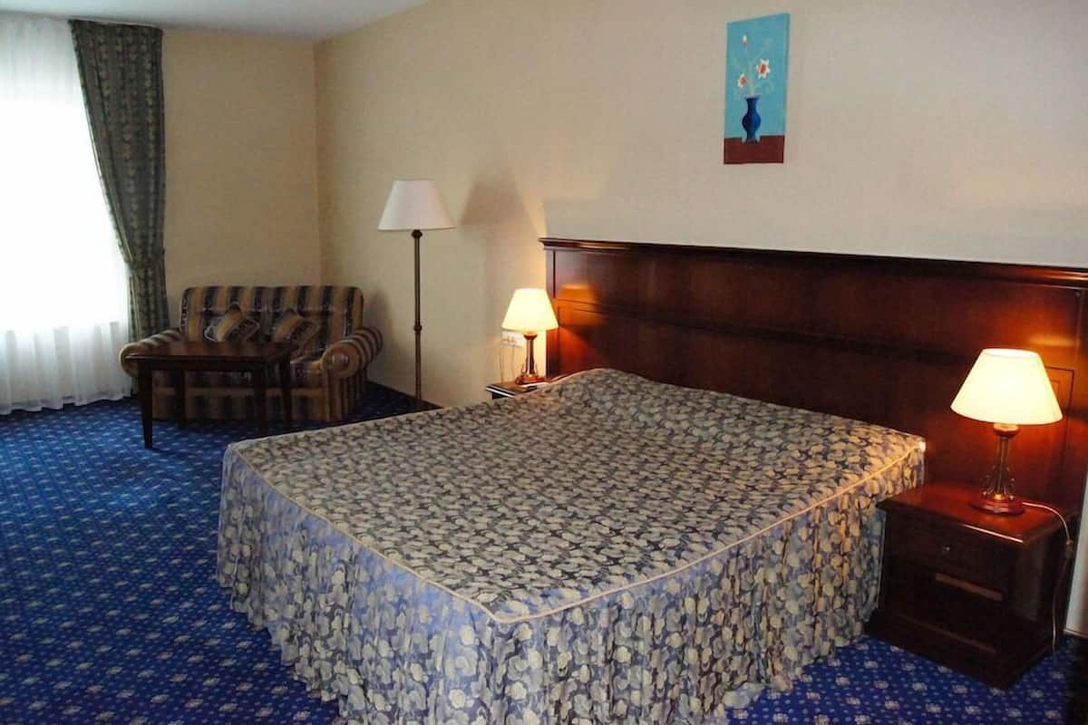 Minibar, in-room safe, desk, blackout drapes