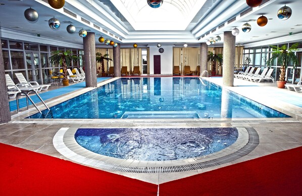 Indoor pool - Grand Hotel Victory (Aktau)