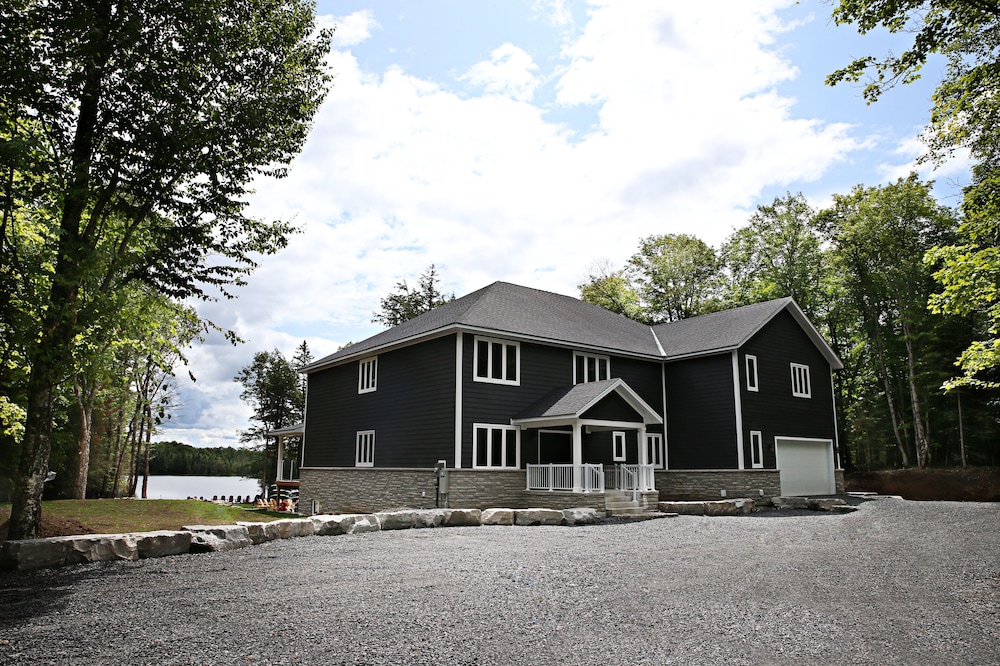 Large Muskoka Waterfront Cottage ~ Newly Built 2019 ~ Includes Kayaks/SUP/Canoe