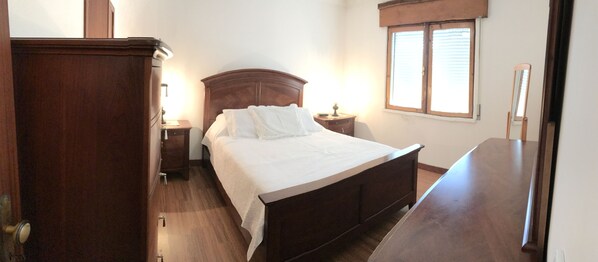 3 bedrooms, iron/ironing board, free WiFi, bed sheets