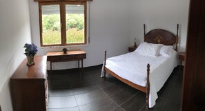 3 bedrooms, iron/ironing board, free WiFi, bed sheets - Vacation home, Sao Roque do Pico (Cais do Pico)