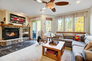 Smart TV, fireplace, stereo