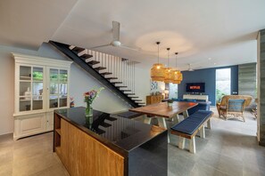 Dining - Villa Jekumah 2 - 1 minute walk to restaurants at Seminyak (kerobokan)