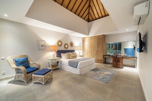 2 bedrooms, in-room safe, WiFi, bed sheets - Villa Jekumah 2 - 1 minute walk to restaurants at Seminyak (kerobokan)