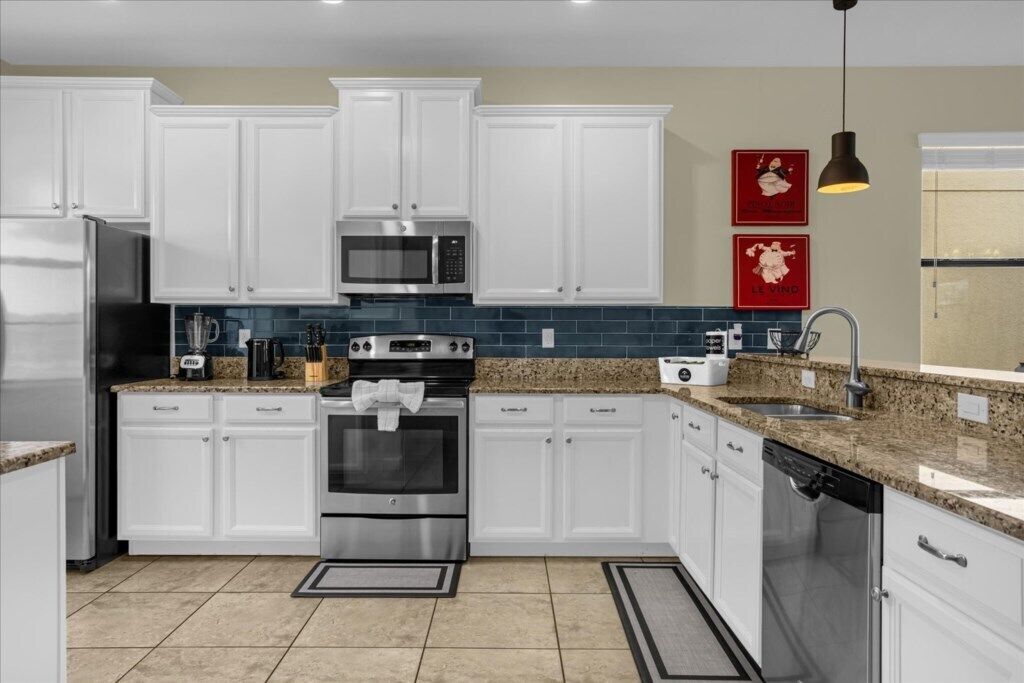 5 Bedrooms / 4.5 Bathrooms / Champions Gate (1404 MV)