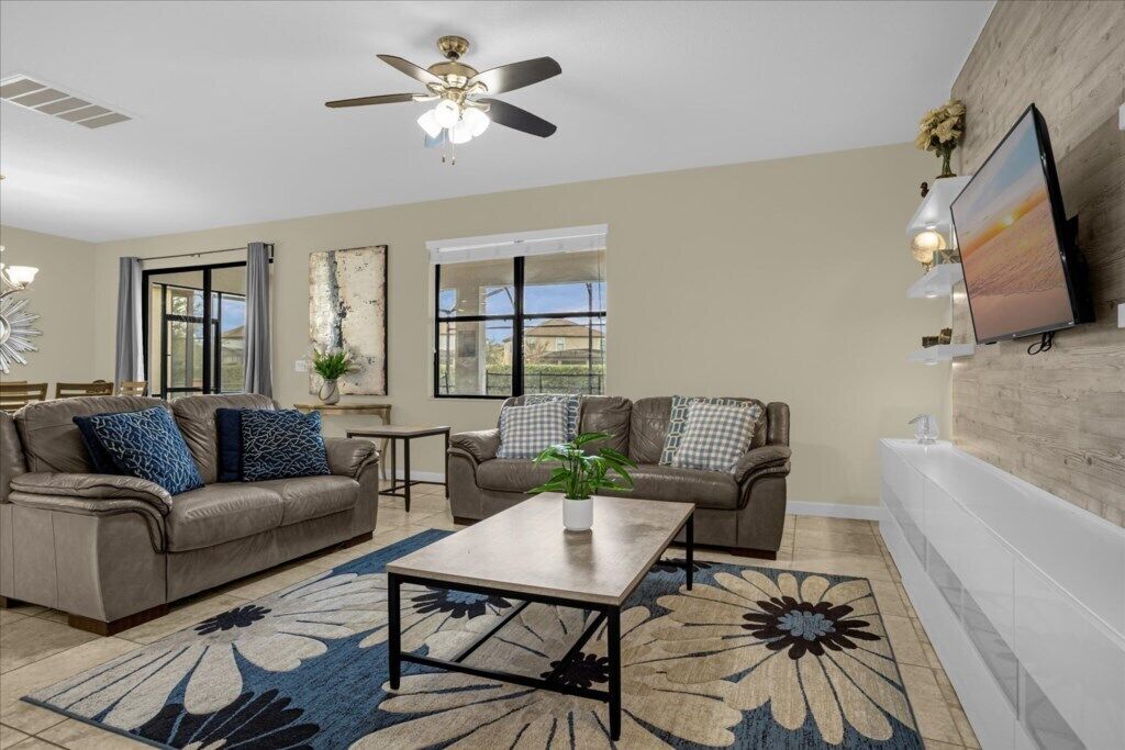 5 Bedrooms / 4.5 Bathrooms / Champions Gate (1404 MV)