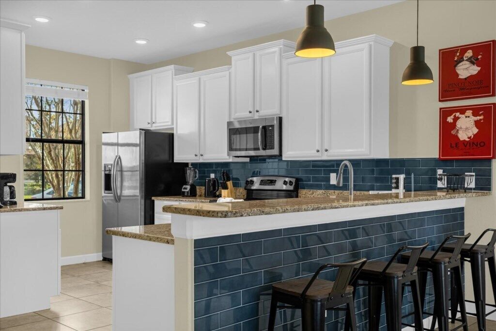 5 Bedrooms / 4.5 Bathrooms / Champions Gate (1404 MV)