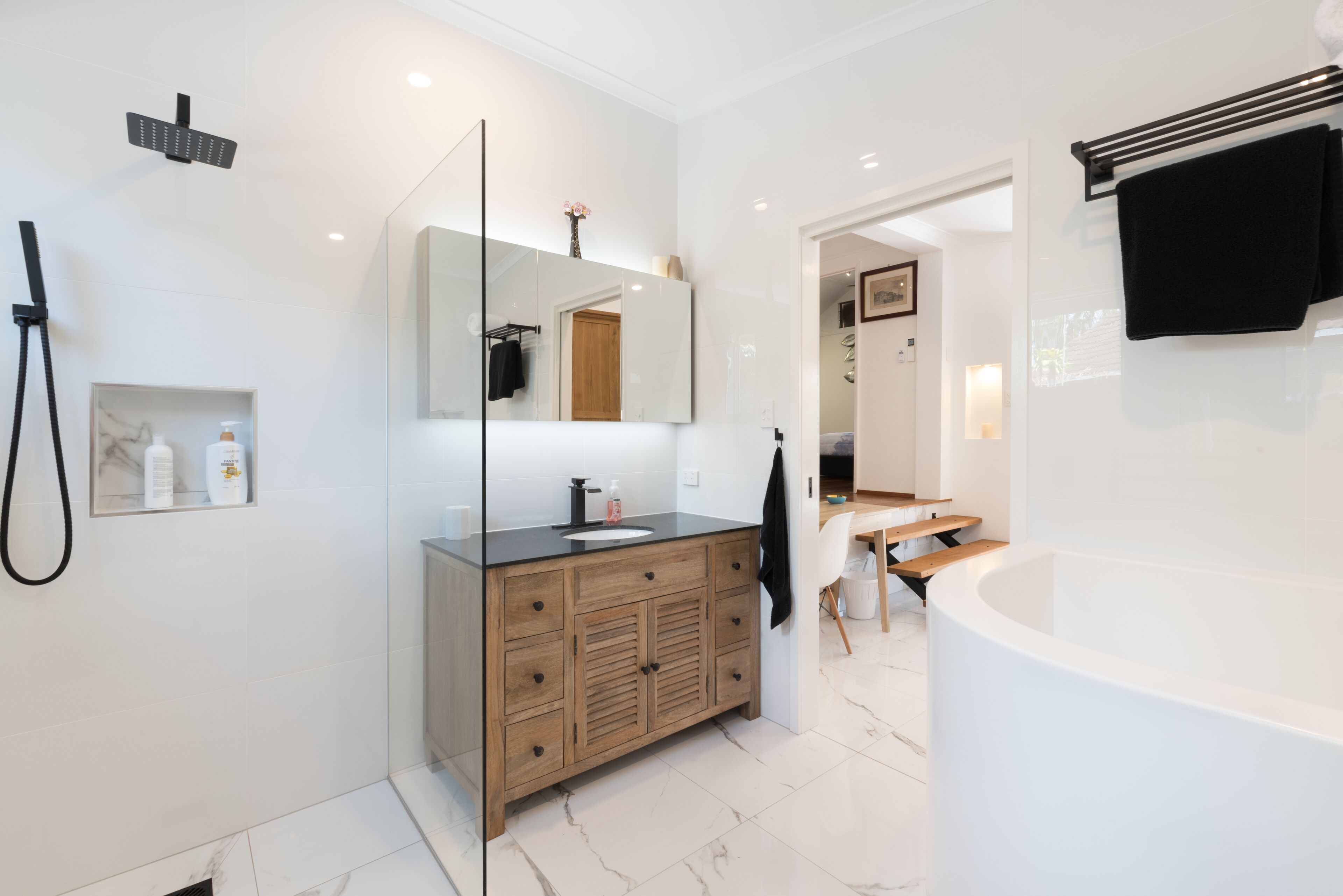 Lovely Beach Home with Huge Pool and Fantastic Outdoor Entertaining!  — image 11