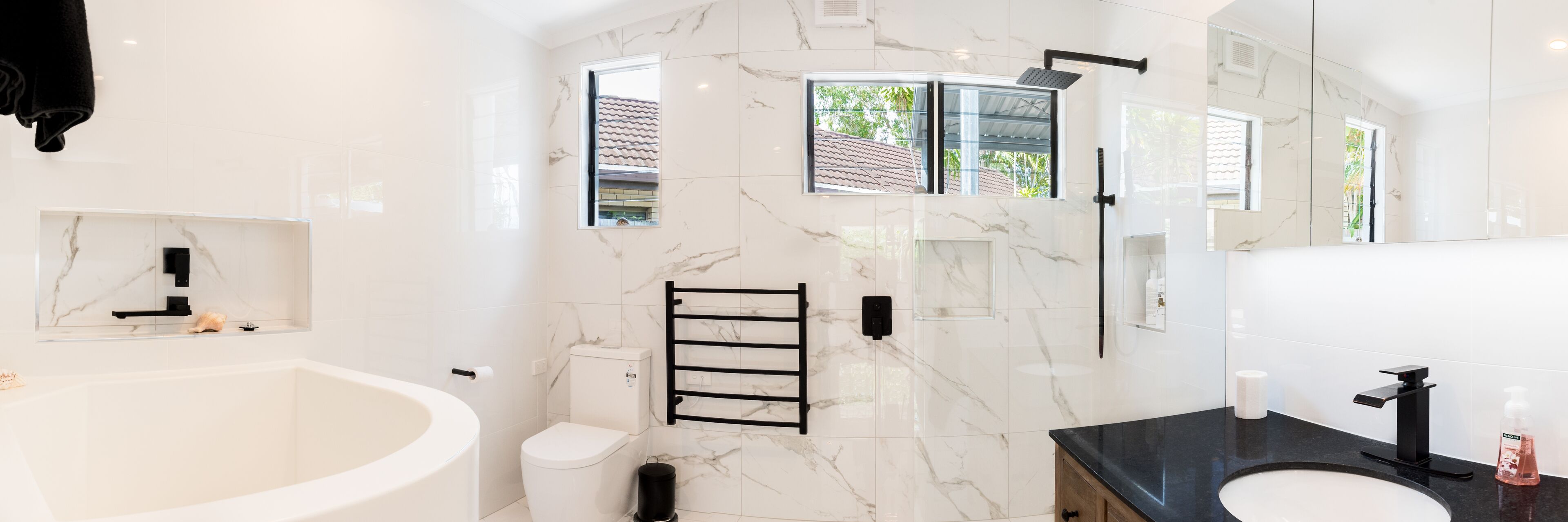 Lovely Beach Home with Huge Pool and Fantastic Outdoor Entertaining!  — image 12