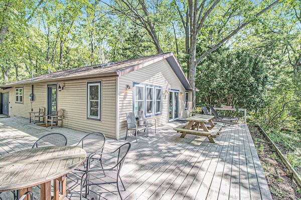 Wrap around deck, home facing the lake.