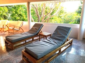 Property grounds - Casa Bella Montana De Samara. 1.8 km drive to the beach & 3 km to town center (Sámara)