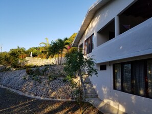 Exterior - Casa Bella Montana De Samara. 1.8 km drive to the beach & 3 km to town center (Sámara)