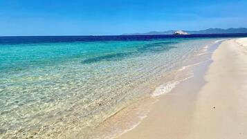 Accommodatie ligt op het strand, strandlakens