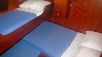 4 bedrooms, in-room safe, bed sheets