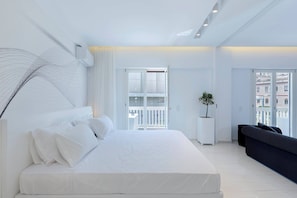 2 chambres, coffres-forts dans les chambres, bureau