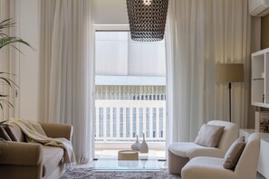 Smart TV, Netflix, books, streaming services - Acropolis Amazing Apartment with  Parthenon view (athens)