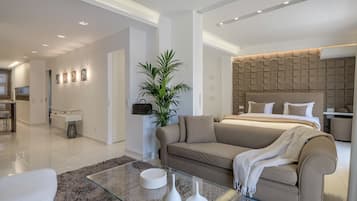 2 bedrooms, in-room safe, desk, iron/ironing board