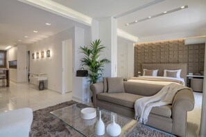 2 bedrooms, in-room safe, desk, iron/ironing board