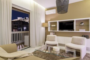 Smart TV, Netflix, books, streaming services