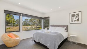 3 sovrum, strykjärn/strykbräda och sängkläder