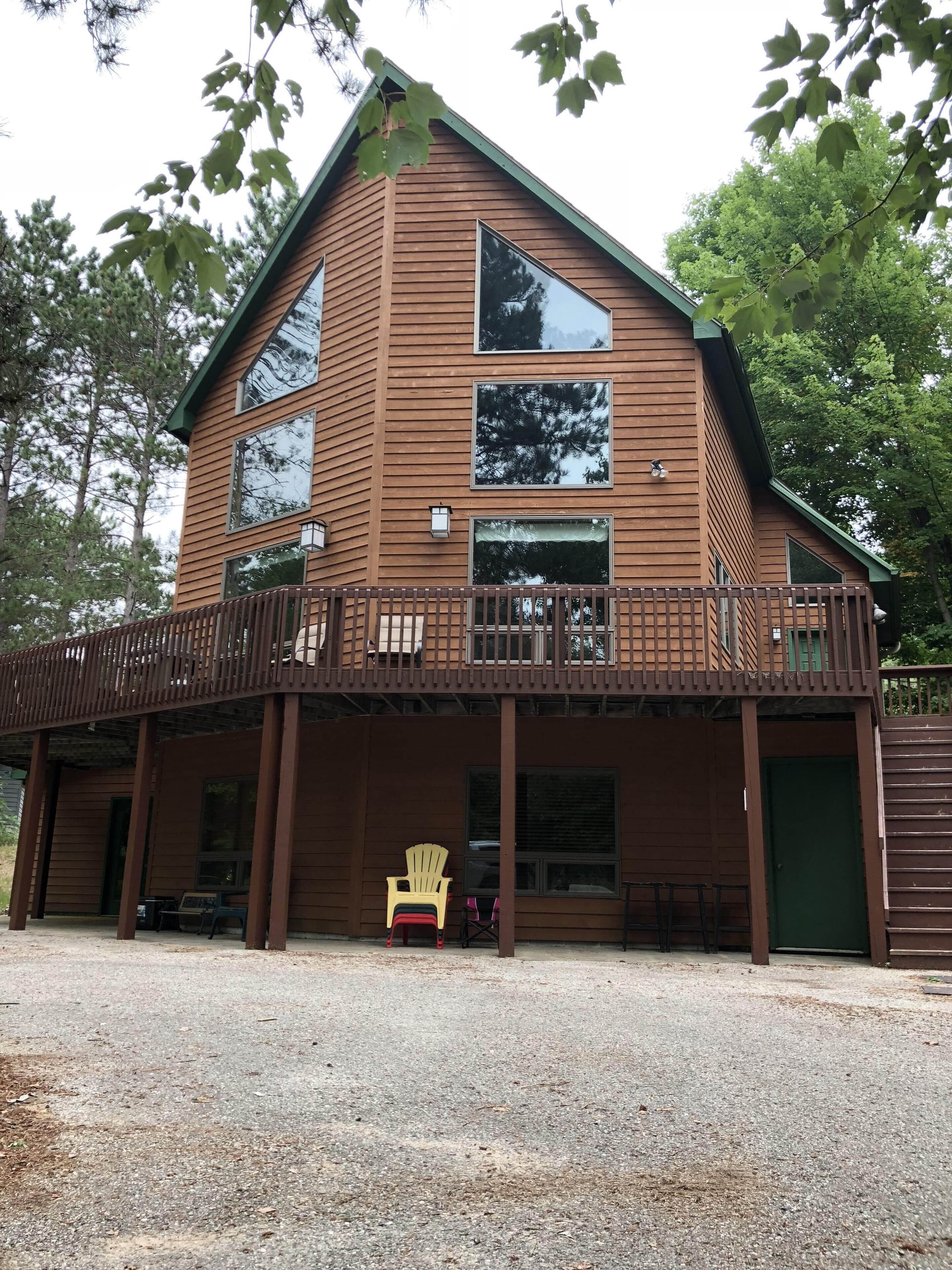 Large family-friendly home on Crystal Mountain's Betsie Golf Course hole 8