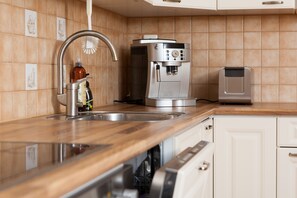 Refrigerador, microondas, horno y lavavajillas 