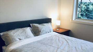 3 bedrooms, desk, iron/ironing board, travel cot