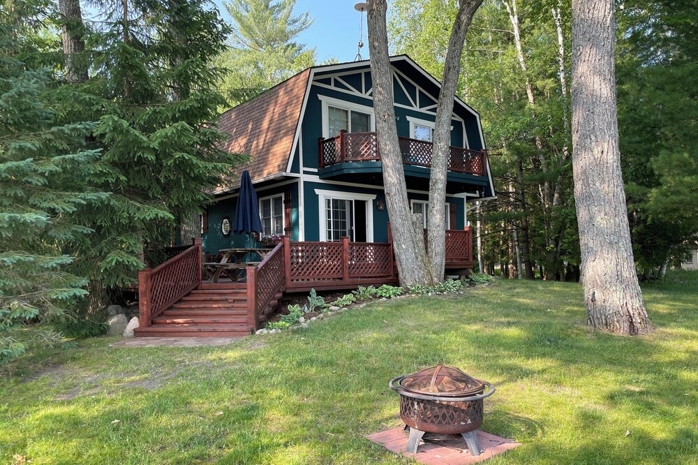 ★Cozy Family Getaway★ on Beautiful Clear Lake