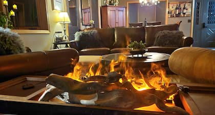 Luxery Waterfront Oasis 4bd 5minutes from the Jackson Town Square & Whole Foods