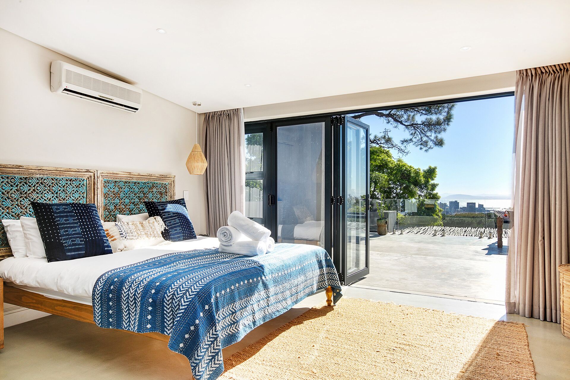 4 bedrooms, desk, iron/ironing board, travel crib