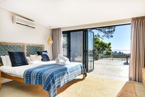 4 bedrooms, desk, iron/ironing board, travel cot