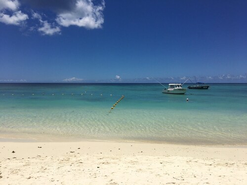 MODERN APARTMENT TROU AUX BICHES / MONT CHOISY