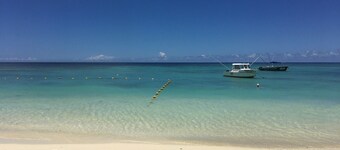 MODERN APARTMENT TROU AUX BICHES / MONT CHOISY