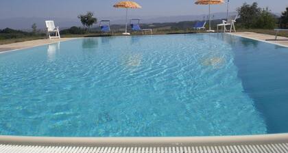 AGRITURISMO-PISCINA-APPARTAMENTO 5 pers. 2 CAMERE - 2 BAGNI