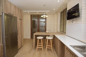 Fridge, microwave, coffee/tea maker, electric kettle