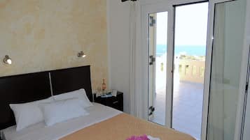 3 bedrooms, iron/ironing board, travel crib, WiFi (free)