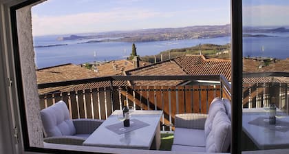 Luxus-Penthouse und Design mit herrlichem Blick auf den Gardasee