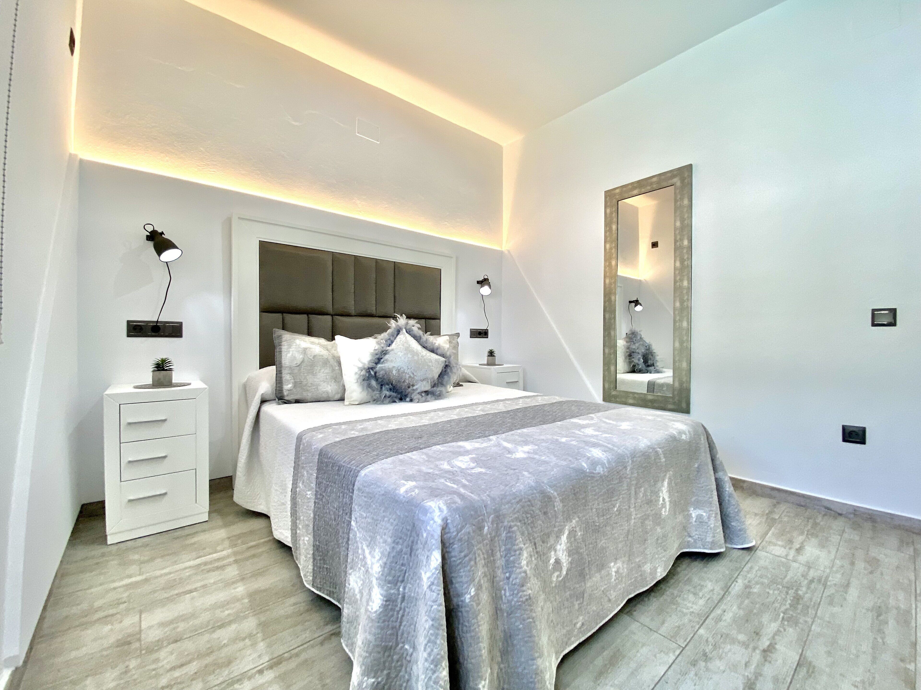 3 slaapkamers, een strijkplank/strijkijzer, gratis wifi, beddengoed