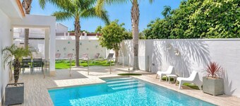 VILLA MARABÚ, WITH PRIVATE SWIMMING POOL IN CONIL DE LA FRONTERA