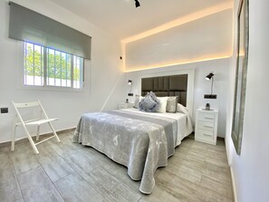 3 bedrooms, iron/ironing board, free WiFi, bed sheets - VILLA MARABÚ, WITH PRIVATE SWIMMING POOL IN CONIL DE LA FRONTERA (Conil de la Frontera)