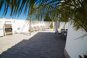 Outdoor dining - VILLA MARABÚ, WITH PRIVATE SWIMMING POOL IN CONIL DE LA FRONTERA (Conil de la Frontera)
