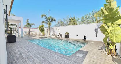 VILLA MARABÚ, WITH PRIVATE SWIMMING POOL IN CONIL DE LA FRONTERA