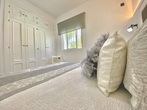 3 bedrooms, iron/ironing board, free WiFi, bed sheets - VILLA MARABÚ, WITH PRIVATE SWIMMING POOL IN CONIL DE LA FRONTERA (Conil de la Frontera)